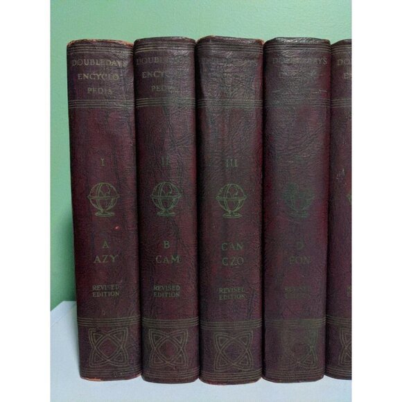 Rare Doubleday’s Encyclopedia 1943 - Picture 2 of 8